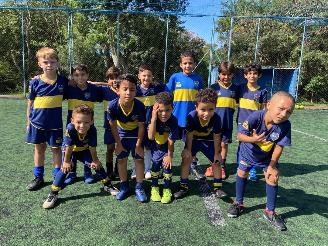 Treino de controle de bola na escolinha Boca Juniors Campos Elíseos